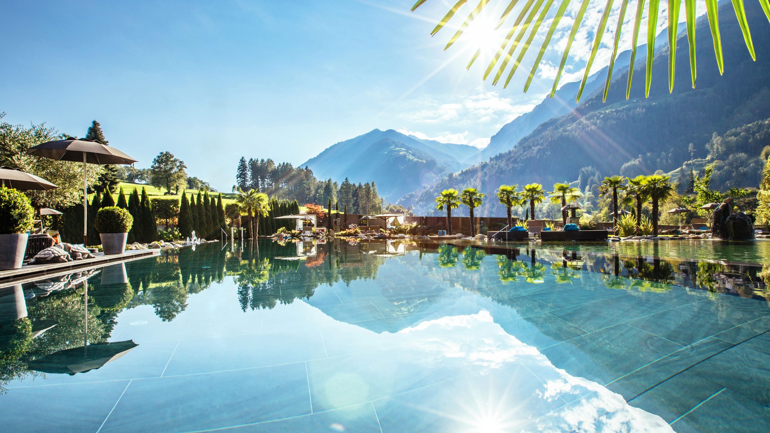 Infinity Pool im 5 Sterne Hotel Golflodge Blick aufs Passeiertal